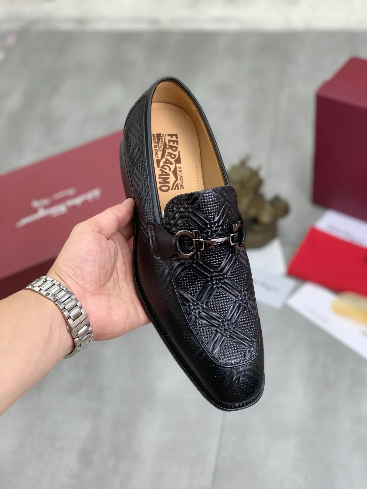 Men's Men's Shoes 💰P460💰[New Style] Water-dyed Niuli 🆘[Salvatore Ferragamo] Ferragamo's latest casual business leather shoes for men! Available at counters simultaneously! The fabric is made of specially imported original open-edge beaded calfskin, and the interior is made of imported water-dyed cowhide. It is absolutely luxurious and leads the fashion trend. Matching code: 38-45 (46 and 47 can be customized); black color optional